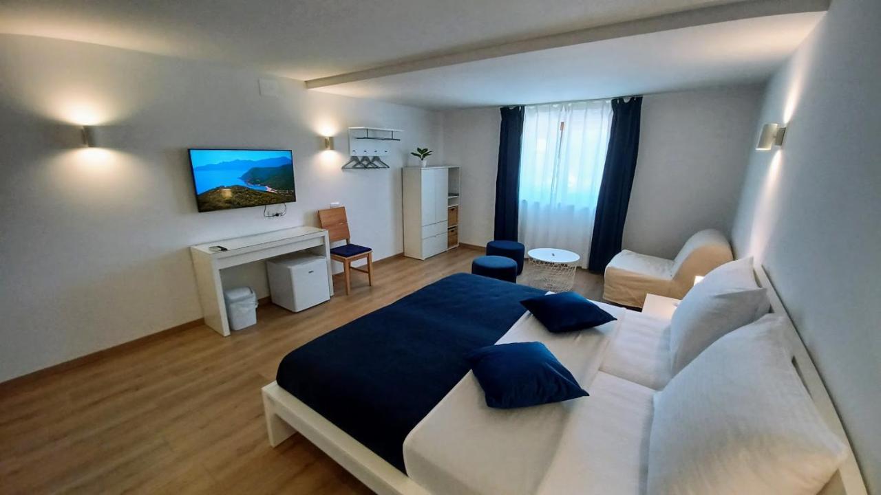 Amaryllis Residence, Apartment Diana & Deluxe Rooms With Shared Kitchen Veli Lošinj Dış mekan fotoğraf