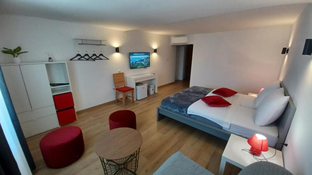 Amaryllis Residence, Apartment Diana & Deluxe Rooms With Shared Kitchen Veli Lošinj Dış mekan fotoğraf