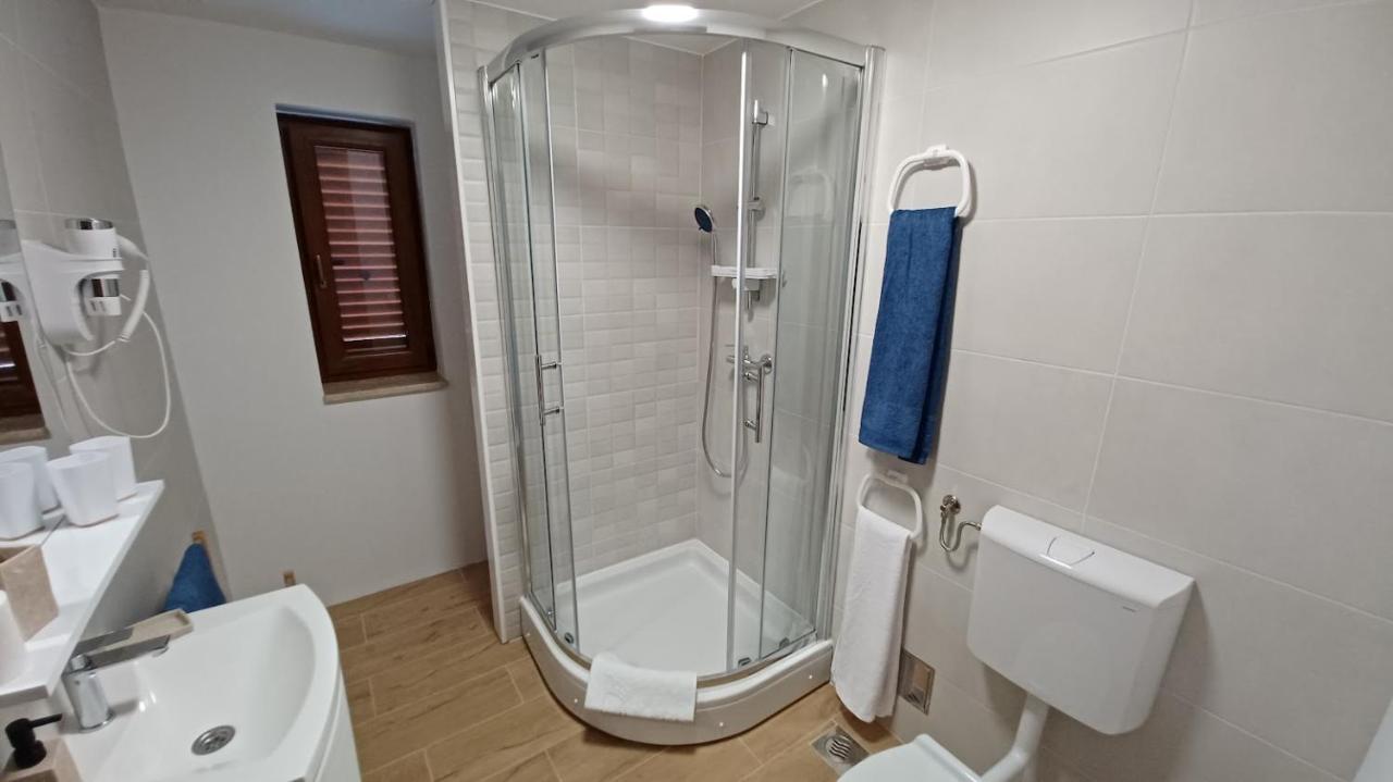 Amaryllis Residence, Apartment Diana & Deluxe Rooms With Shared Kitchen Veli Lošinj Dış mekan fotoğraf