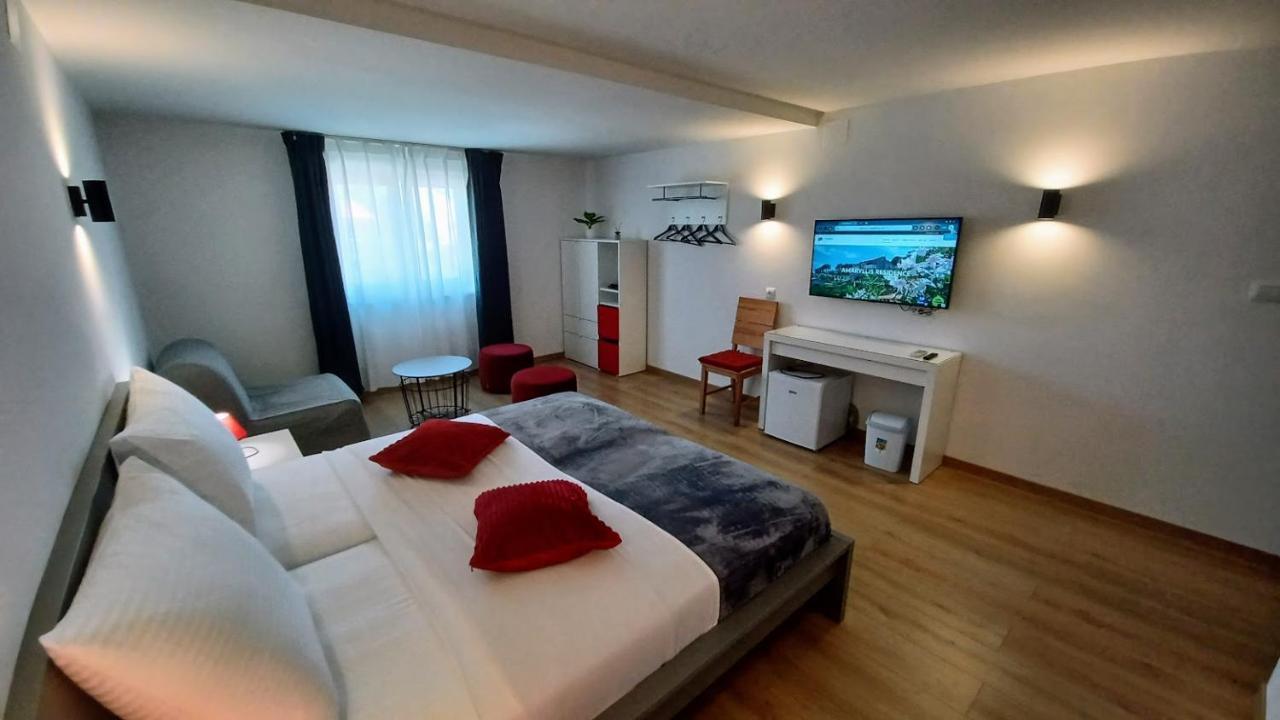 Amaryllis Residence, Apartment Diana & Deluxe Rooms With Shared Kitchen Veli Lošinj Dış mekan fotoğraf