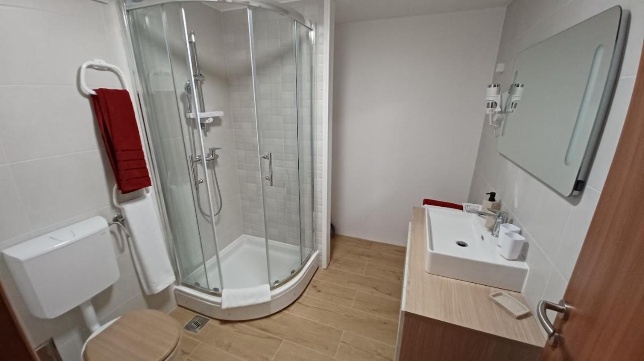 Amaryllis Residence, Apartment Diana & Deluxe Rooms With Shared Kitchen Veli Lošinj Dış mekan fotoğraf