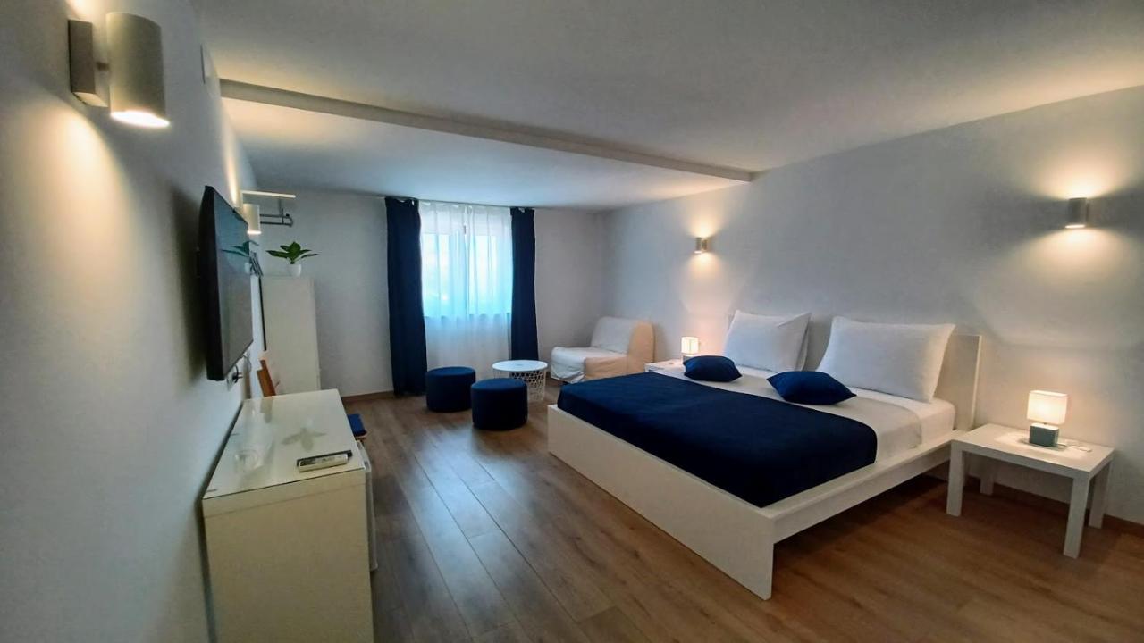 Amaryllis Residence, Apartment Diana & Deluxe Rooms With Shared Kitchen Veli Lošinj Dış mekan fotoğraf