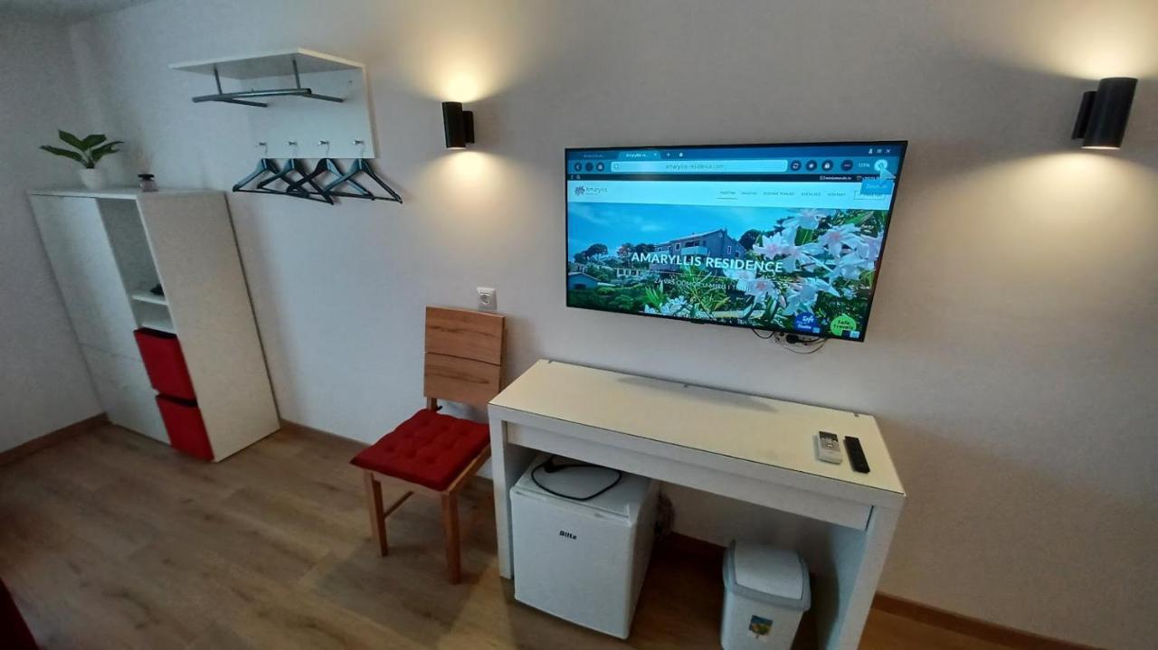 Amaryllis Residence, Apartment Diana & Deluxe Rooms With Shared Kitchen Veli Lošinj Dış mekan fotoğraf
