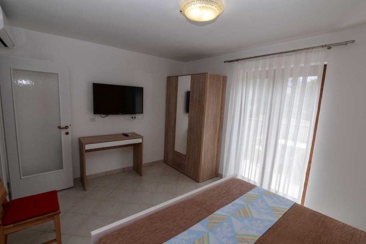 Amaryllis Residence, Apartment Diana & Deluxe Rooms With Shared Kitchen Veli Lošinj Dış mekan fotoğraf