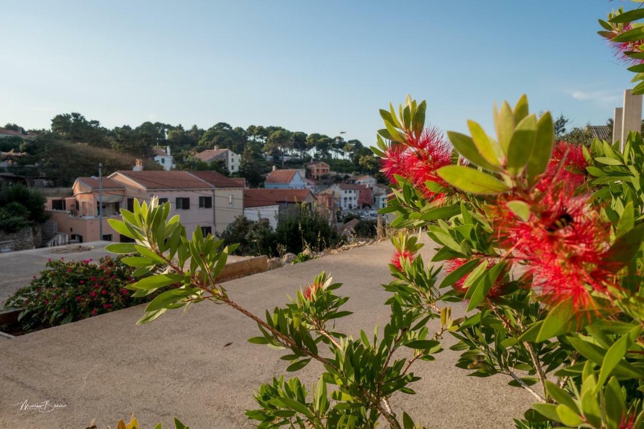 Amaryllis Residence, Apartment Diana & Deluxe Rooms With Shared Kitchen Veli Lošinj Dış mekan fotoğraf