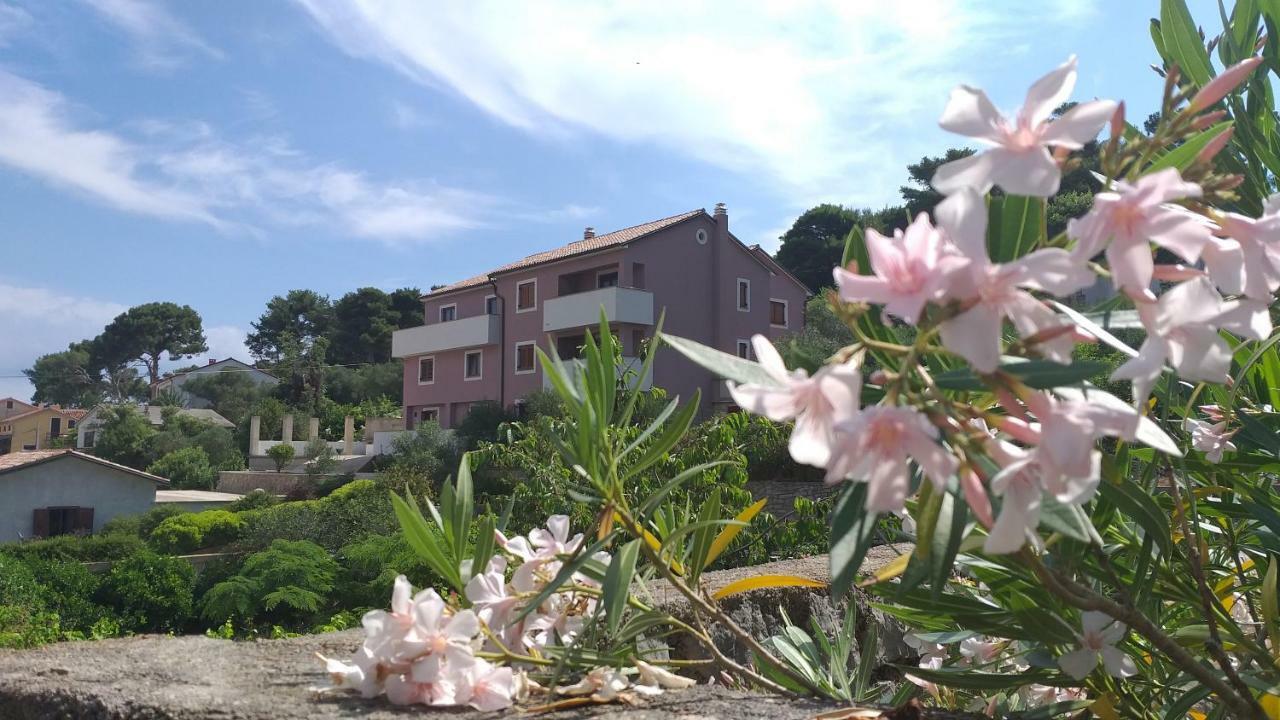 Amaryllis Residence, Apartment Diana & Deluxe Rooms With Shared Kitchen Veli Lošinj Dış mekan fotoğraf